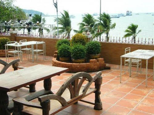 The Red Balcony Inn Pattaya Exterior photo